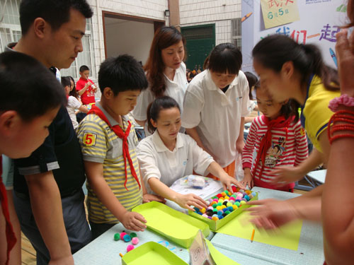 項目(武漢站)活動於2012年6月5日下午在武漢市萬松園路小學成功舉辦